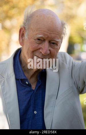 Frankfurt/Main DEU, 22.10.2021: Portrait Franz Hohler (geboren am 1. März 1943 in Biel) ist Schweizer Schriftsteller, Kabarettkünstler und Sänger-Songwriter Stockfoto