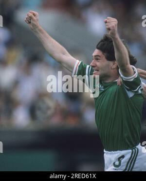 FB EM 1988 / England - Irland 0:1 /12.06.1988/ Ray Houghton jubelt nach seinem Ziel [automatisierte Übersetzung] Stockfoto