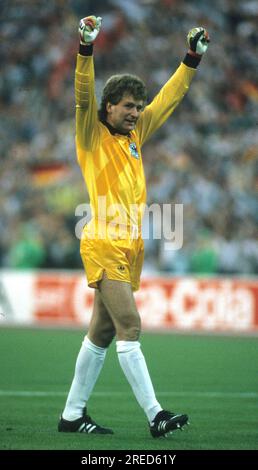 EM 88 Eröffnungsspiel Deutschland – Italien 1:1/ 10.06.1988 / Torwart Eicke Immel Cheers [automatisierte Übersetzung] Stockfoto
