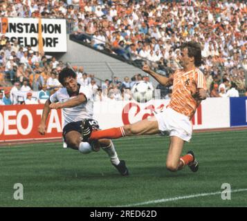 Fußball EM 1988 in Deutschland / England - Niederlande 1:3 /15.06.1988 in Düsseldorf / Gary Lineker (eng) Kreuze [automatisierte Übersetzung] Stockfoto
