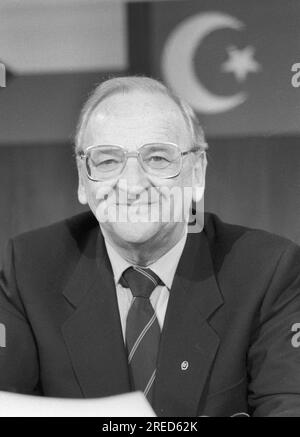 Die Verlosung der Fußball-Europameisterschaft 1988 in Deutschland. Egidius Braun (DFB) im Porträt. Empfehlung 14.02.1986. [Maschinelle Übersetzung] Stockfoto