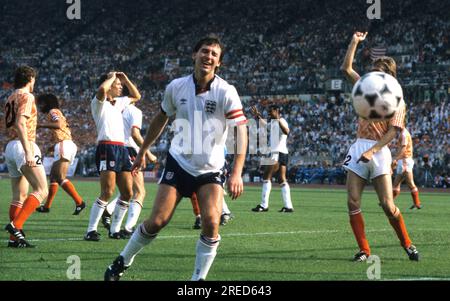 Fußball EM 1988 in Deutschland / England - Niederlande 1:3 /15.06.1988 in Düsseldorf / Bryan Robson (Cap.) Und Gary Lineker wird wütend [automatisierte Übersetzung] Stockfoto