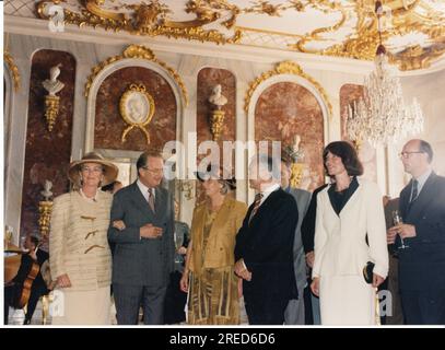 Während ihres Deutschlandbesuchs blieben auch der belgische König Albert II und Königin Paola in Potsdam. Manfred Stolpe empfängt die Gäste in Sanssouci in den New Chambers zum Essen Königin Paola, König Albert II., Ingrid Stolpe, Manfred Stolpe. Foto: MAZ/Michael Hübner,12.07.1995 [automatisierte Übersetzung] Stockfoto