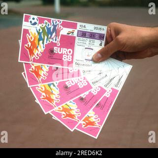 Fußball-Europameisterschaft 1988/Tickets für das Eröffnungsspiel BR Deutschland – Italien in Düsseldorf am 10.06.1988 [automatisierte Übersetzung] Stockfoto