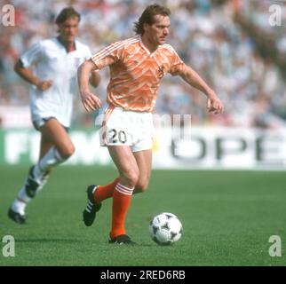Fußball EM 1988 in Deutschland / Niederlande - England 3:1 /15.06.1988 in Düsseldorf / Jan Wouters (Niederlande) in Aktion [automatisierte Übersetzung] Stockfoto