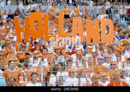 Fußball EM 1988 in Deutschland / Niederlande - England 3:1 /15.06.1988 in Düsseldorf / Fans aus Holland (Niederlande) im Rheinstadion [automatisierte Übersetzung] Stockfoto