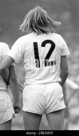 DFB-Cup-Finale 1973: Borussia Mönchengladbach - 1. FC Köln 2:1/Günter Netzer mit Rückennummer 12 und winkenden langen Haaren [maschinelle Übersetzung] Stockfoto