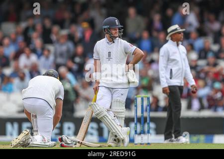 London, Großbritannien. 27. Juli 2023. Ben Duckett aus England sieht deprimiert aus, als er die DRS-Prüfung sieht, nachdem er während der LV= Insurance Ashes Fifth Test Series Day One England gegen Australien am Kia Oval, London, Großbritannien, 27. Juli 2023 (Foto von Gareth Evans/News Images) am 7./27. Juli 2023 in London, Großbritannien, entlassen wurde. (Foto: Gareth Evans/News Images/Sipa USA) Guthaben: SIPA USA/Alamy Live News Stockfoto