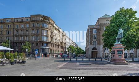 Blick auf die Einkaufsstraße (Königsallee) im neuen Schloss Stuttgart. Baden Württemberg, Deutschland, Europa. Stockfoto