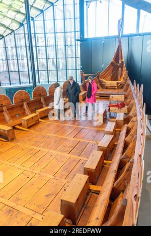 Schiffsdeck Myklebust, Sagastad Vikingcenter (Wikingschiffmuseum), Sjøgata, Nordfjordeid, Vestland County, Norwegen Stockfoto