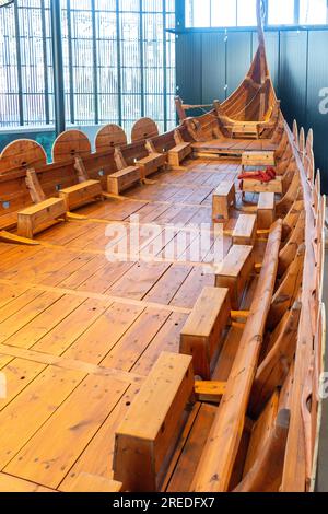 Schiffsdeck Myklebust, Sagastad Vikingcenter (Wikingschiffmuseum), Sjøgata, Nordfjordeid, Vestland County, Norwegen Stockfoto