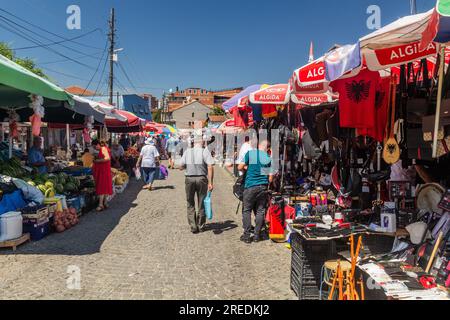 PRISTINA, KOSOVO - 13. AUGUST 2019: Markt im Zentrum von Pristina, Kosovo Stockfoto