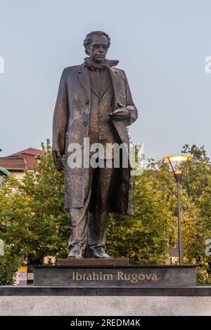 PRISTINA, KOSOVO - 13. AUGUST 2019: Ibrahim Rugova-Denkmal in Pristina, Kosovo Stockfoto