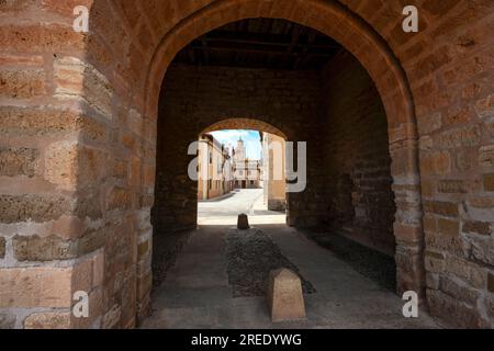Lerma Gate (Brunnenbogen) Santa Maria del Campo, Provinz Burgos, Castilla y Leon, Spanien. Stockfoto