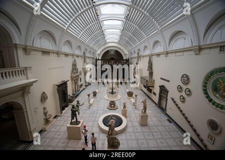 Mittelalterliche und Renaissance-Galerien im Victoria and Albert Museum in London Stockfoto