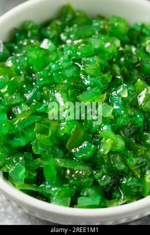 Chicago Style Neon Pickle Relish in a Bowl Stockfoto
