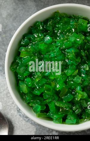 Chicago Style Neon Pickle Relish in a Bowl Stockfoto