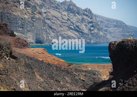 Los Gigantes Klippen von Punta de Teno, Teneriffa, Kanarische Inseln. Acantilados de los Gigantes desde Punta de Teno. Stockfoto