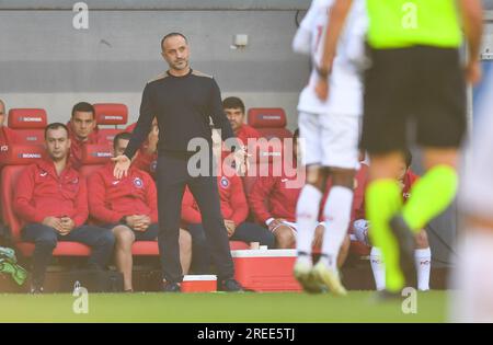 Kalmar, Schweden. 27. Juli 2023. Yegishe Melikyan, Cheftrainer von Pyunik, Gesten während der UEFA Europa Conference League, der zweiten Qualifikationsrunde der ersten Etappe, zwischen Kalmar FF und dem FC Pyunik in der Kalmar Arena (Guldfågeln Arena) in Kalmar, Schweden, am 27. Juli 2023. Foto: Patric Soderstrom/TT/Kod 10760 Kredit: TT News Agency/Alamy Live News Stockfoto