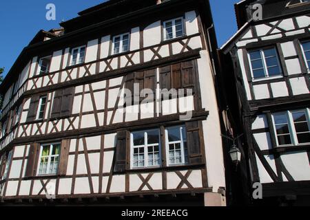 Fachwerkhäuser im Stadtteil „Petite france“ in straßburg im elsass (frankreich) Stockfoto