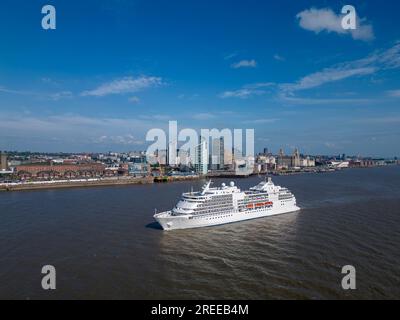 Seven Seas Navigator Kreuzfahrtschiff legt in Liverpool Pier Head, Merseyside, England ab Stockfoto