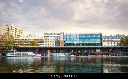 Paris, Frankreich, 29. 2022. Oktober, Blick auf den Quai de Loire am Bassin de la Villette Stockfoto