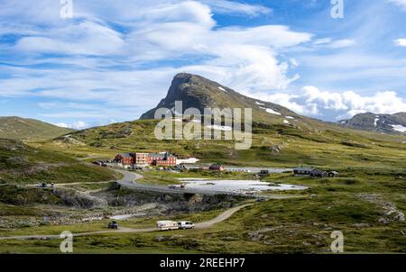 Tundra, karge Berglandschaft mit Mount Bitihorn, Oystre Slidre, Jotunheimen-Nationalpark, Norwegen Stockfoto