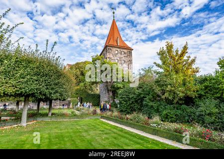 Tiergaertnertorturm, Burggarten, Kaiserburg, im Herbst, Nürnberg, Mittelfrankreich, Bayern, Deutschland Stockfoto