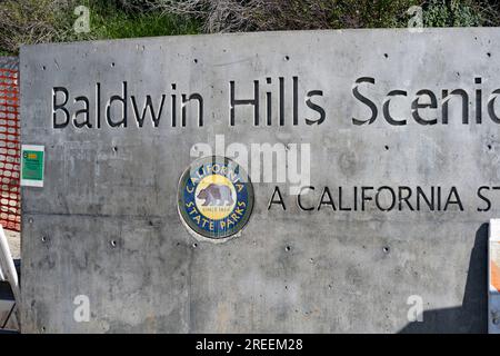 Culver City, Kalifornien, USA. 19. April 2023. Der Baldwin Hills Scenic Overlook ist ein beliebter California State Park unter Angelinos mit malerischem Blick auf Los Angeles County. (Kreditbild: © Taidgh Barron/ZUMA Press Wire) NUR REDAKTIONELLE VERWENDUNG! Nicht für den kommerziellen GEBRAUCH! Stockfoto