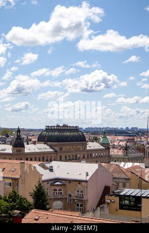 Zagreb-Gebäude und blauer Himmel Stockfoto