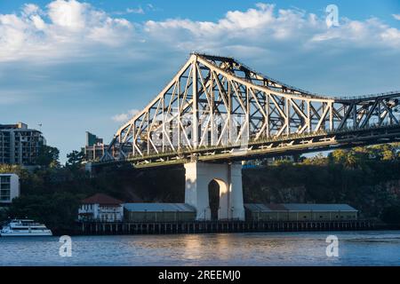 Eisenbrücke in Brisbane über den Brisbane River, Queensland, Australien Stockfoto