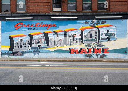 Bangor, Maine, USA - 19. Juli 2023: „Greetings from Bangor Maine“-Wandschild im Stadtzentrum Stockfoto