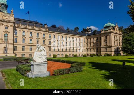 PRAG, TSCHECHISCHE REPUBLIK - 6. SEPTEMBER 2020: Libysche Sibylstatue auf dem Gelände der Strakova akademie in Prag, Sitz der Regierung der C. Stockfoto