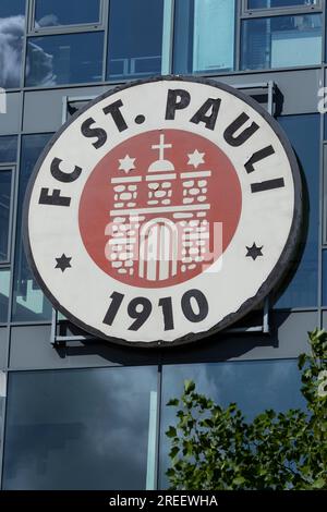 FC St. Pauli Wappen im Büro im Millerntorstadion Heiligengeistfeld in Hamburg Stockfoto