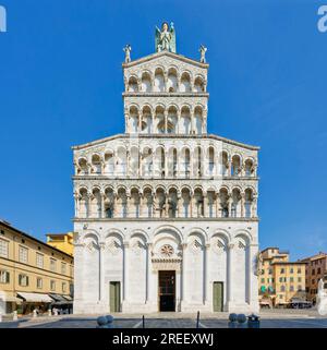 Romanische Fassade, Kirche, Chiesa di San Michele in Foro, Piazza San Michele, Lucca, Toskana, Italien Stockfoto