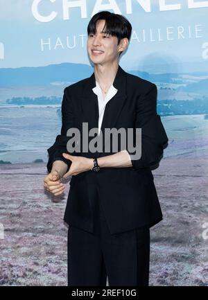 Seoul, Südkorea. 27. Juli 2023. Der südkoreanische Schauspieler Lee je-hoon nimmt am 27. Juli 2023 an einem Fototermin für die Tweed de Chanel Collection in Seoul, Südkorea, Teil. (Foto: Lee Young-ho/Sipa USA) Guthaben: SIPA USA/Alamy Live News Stockfoto