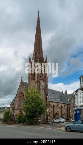 Die ehemalige St. Marys Church (1874, John Honeyman), die heute in Wohnungen umgewandelt wurde, auf der St. Mary Street, Kirkudbright, Dumfries und Galloway, Südwestschottland. Stockfoto