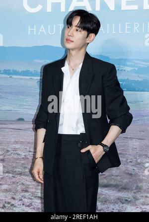 Seoul, Südkorea. 27. Juli 2023. Der südkoreanische Schauspieler Lee je-hoon nimmt am 27. Juli 2023 an einem Fototermin für die Tweed de Chanel Collection in Seoul, Südkorea, Teil. (Foto: Lee Young-ho/Sipa USA) Guthaben: SIPA USA/Alamy Live News Stockfoto