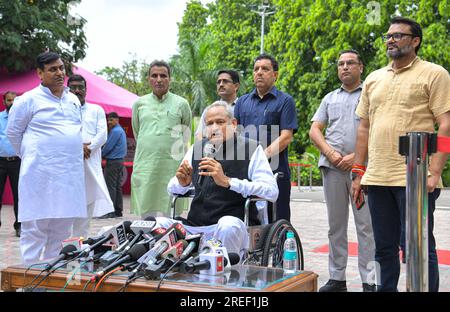 Jaipur, Indien. 27. Juli 2023. Rajasthan Chefminister Ashok Gehlot hält eine Pressekonferenz in seiner Residenz in Jaipur. (Foto: Sumit Saraswat/Pacific Press) Kredit: Pacific Press Media Production Corp./Alamy Live News Stockfoto