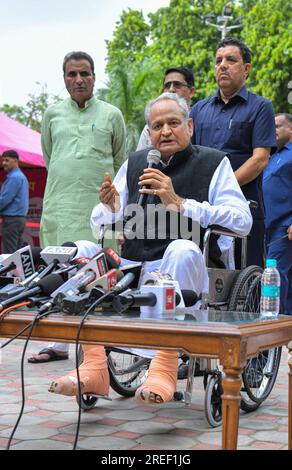 Jaipur, Indien. 27. Juli 2023. Rajasthan Chefminister Ashok Gehlot hält eine Pressekonferenz in seiner Residenz in Jaipur. (Foto: Sumit Saraswat/Pacific Press) Kredit: Pacific Press Media Production Corp./Alamy Live News Stockfoto