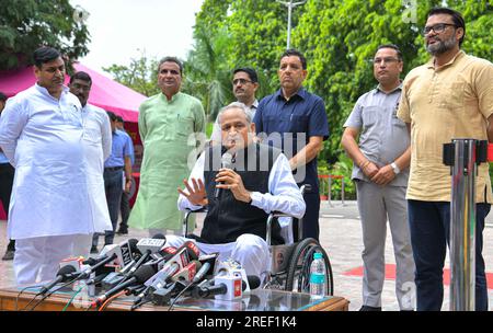 Jaipur, Indien. 27. Juli 2023. Rajasthan Chefminister Ashok Gehlot hält eine Pressekonferenz in seiner Residenz in Jaipur. (Foto: Sumit Saraswat/Pacific Press) Kredit: Pacific Press Media Production Corp./Alamy Live News Stockfoto