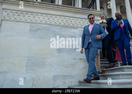 Washington, Vereinigte Staaten. 26. Juli 2023. Der US-Repräsentant George Santos (Republikaner von New York) verlässt das Capitol in Washington, DC, am Mittwoch, den 26. Juli 2023. Kredit: Annabelle Gordon/CNP/dpa/Alamy Live News Stockfoto