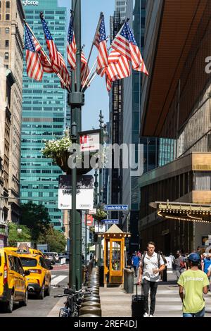 Taxistand vor dem Grand Central Terminal, New York City, USA 2023 Stockfoto