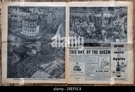 Queen Elizabeth II. Krönung Spezial, 2. Juni 1953. Die Zeitung Daily Mirror. Nachrichten auf der Titelseite. Vom 3. Juni 1953. Eine alte gebrauchte Kopie einer britischen Boulevardzeitung. 1950er Vereinigtes Königreich. Stockfoto