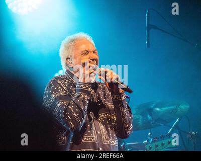 26. Juli 2023, London, Tom Jones, Vorstellung im Sandown Park Stockfoto