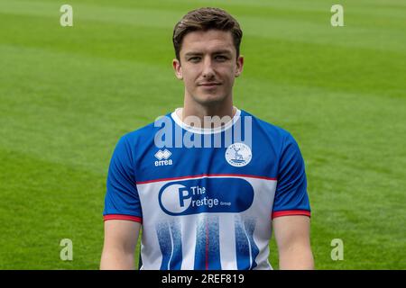 Alex Lacey von Hartlepool United während des Fotoshooting von Hartlepool United Squad vor der Saison im Victoria Park, Hartlepool am Donnerstag, den 27. Juli 2023. (Foto: Mark Fletcher | MI News) Guthaben: MI News & Sport /Alamy Live News Stockfoto