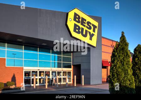 Springfield, Missouri - 1. November 2019: Best Buy Co., Inc. Ist ein multinationaler Elektronikeinzelhändler mit Hauptsitz in Richfield, Minnesota. Stockfoto