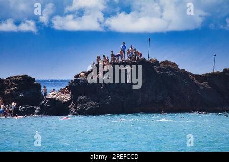 Unbekannte Klippenspringer in Black Rock auf Maui. Stockfoto