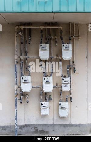 Gaszähler vor dem Wohngebäude, Kanazawa, Ishikawa, Japan. Stockfoto