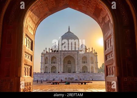 Das Berühmte Taj Mahal In Agra, Indien Stockfoto